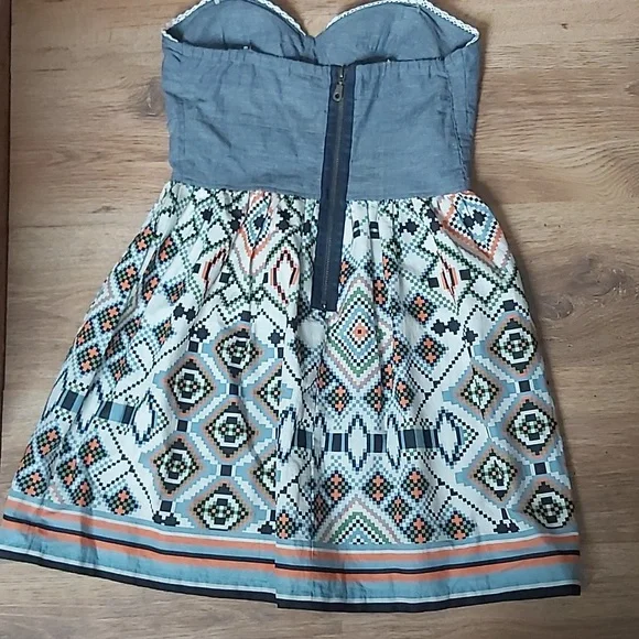 Dress - Picture 3 of 3